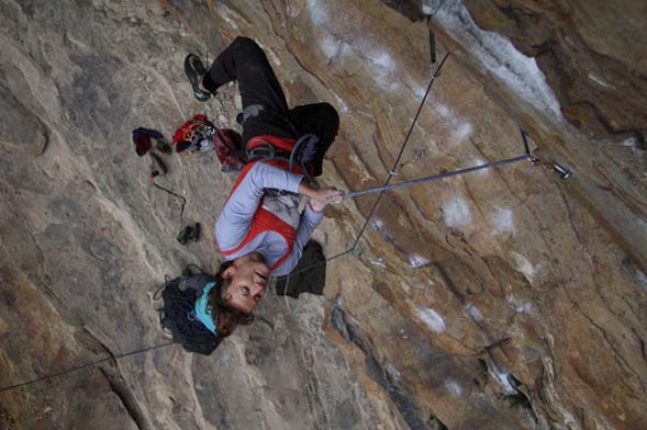 Woman rock climber - supporting image