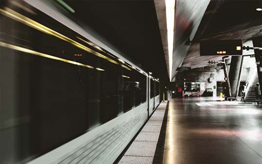 Train going through a staion